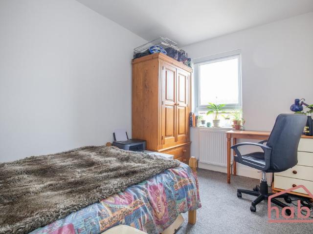 Room for rent in Clover Hill, East Bank