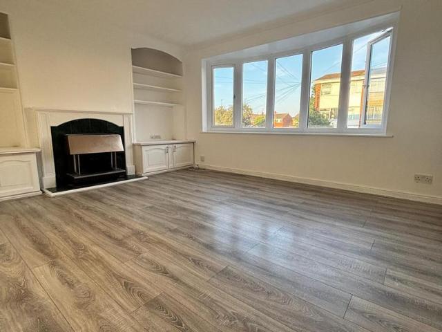 Room for rent in Elm Park, Greater London
