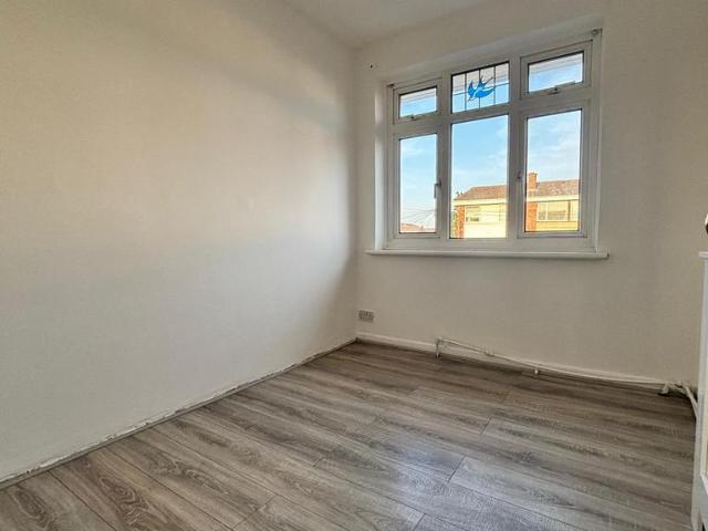 Room for rent in Elm Park, Greater London