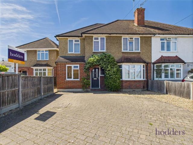 Room for rent in Row Town, Surrey