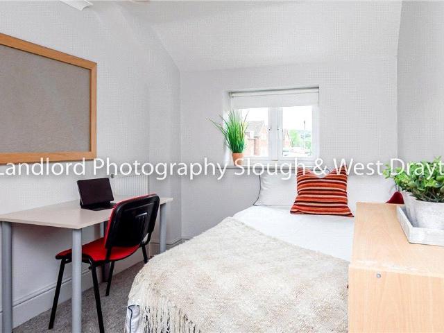 Room for rent in Westborough, Surrey