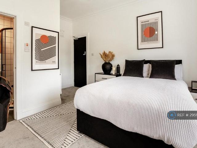 Room for rent in Moneydie, Scotland