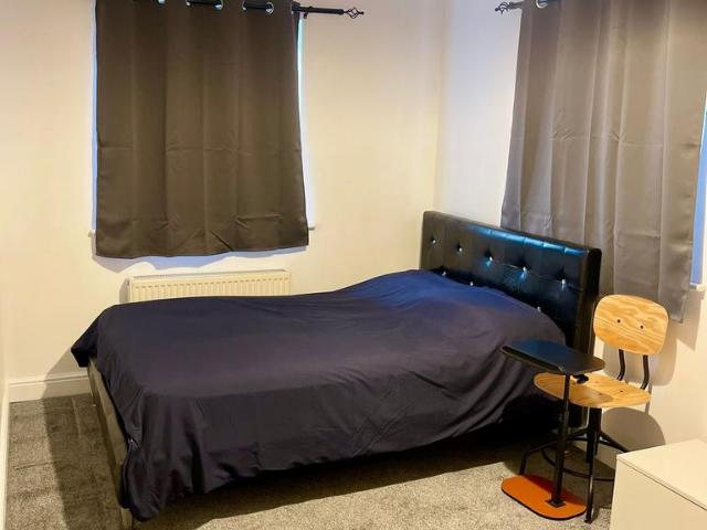 Room for rent in Rhodes, Burnedge