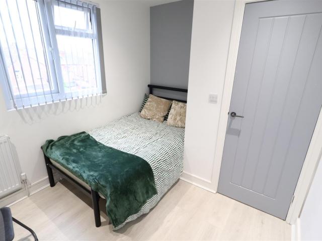 Room for rent in Ball Hill, West Midlands
