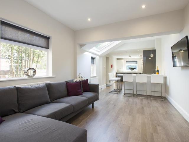 Room for rent in Compton Acres, Barton In Fabis