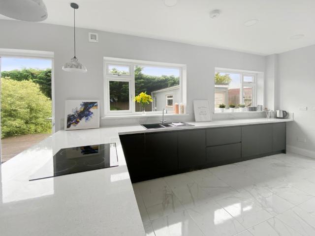 Room for rent in Falcon Lodge, Wales