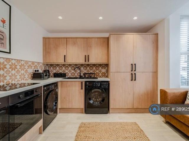 Room for rent in New Bilton