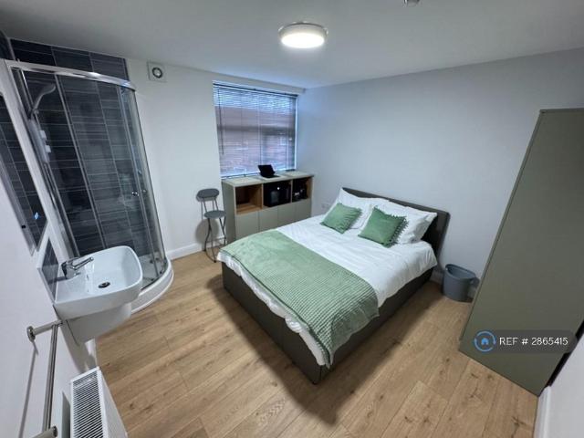 Room for rent in Brownlow Fold, Lee Bank