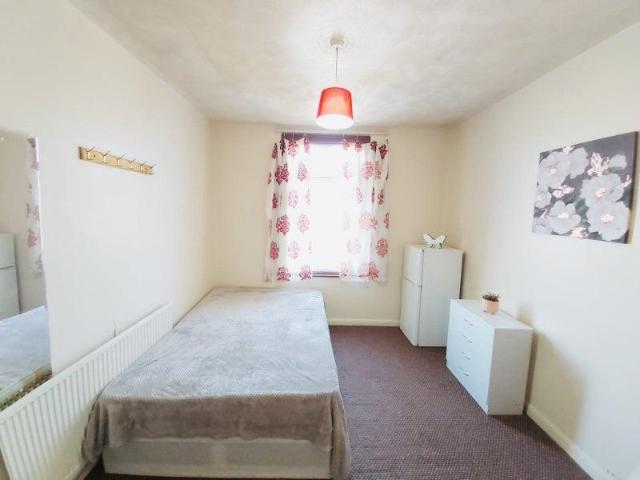 Room for rent in Thames View, Greater London