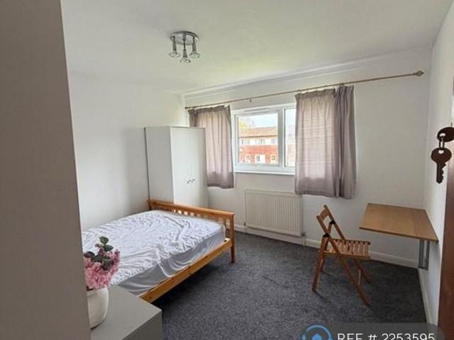Room for rent in Wolverton and Greenleys, Old Wolverton