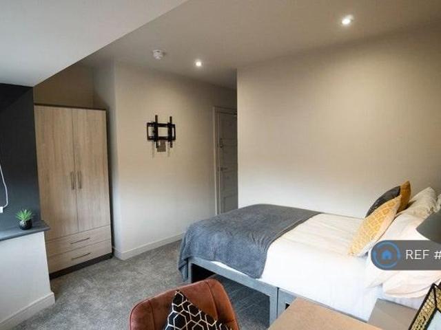 Room for rent in Pinfold, Leicestershire