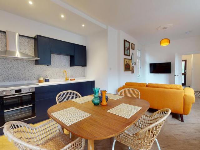 Room for rent in Elmfield, Leicestershire