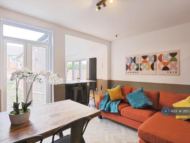Room for rent in St John's, Worcestershire