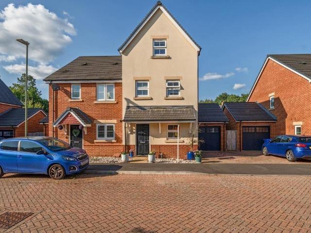 Room for rent in Blackwater and Hawley, Hart