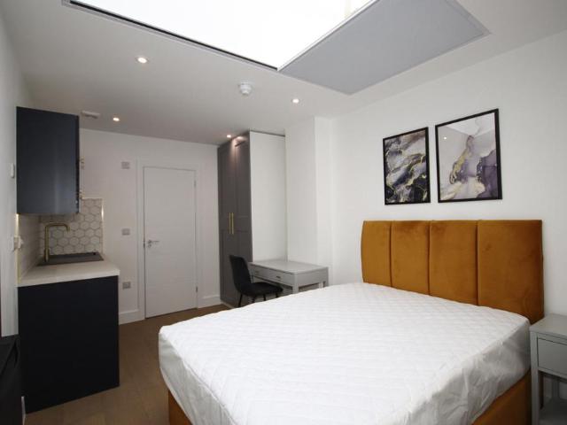 Room for rent in Regent Quay, Oad Street