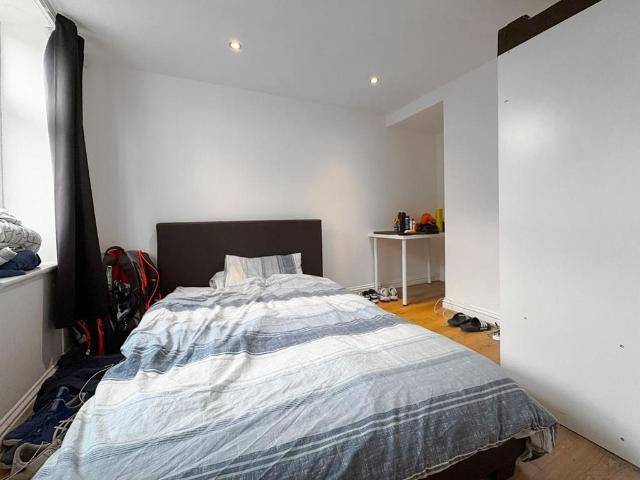 Room for rent in Beckett Park, Headingley