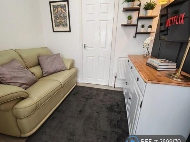 Room for rent in Ponders End, Greater London