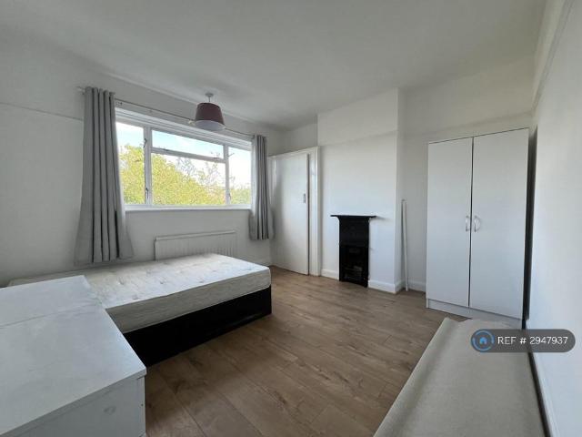 Room for rent in London Borough of Merton, Greater London