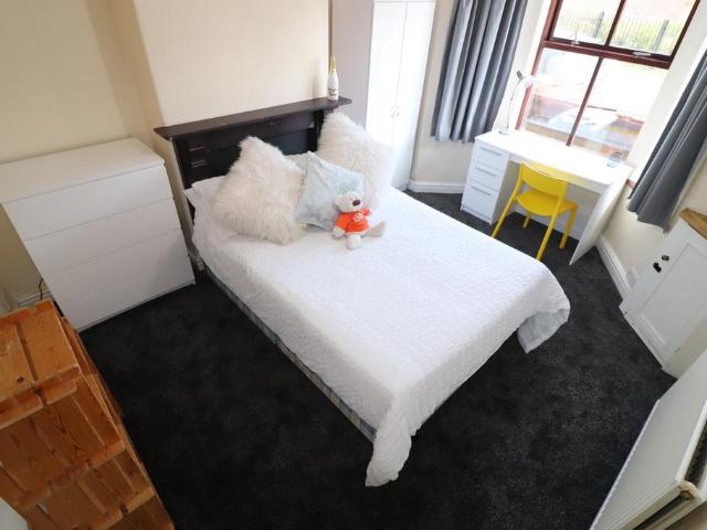 Room for rent in Northgate Village, Two Mills