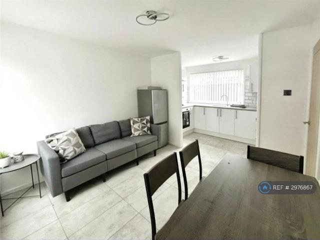 Room for rent in Digmoor, Roby Mill