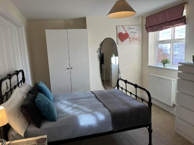 Room for rent in Holloway Hill, Fole