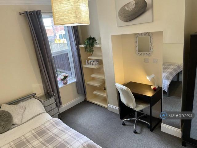 Room for rent in Poolfields, Butterton