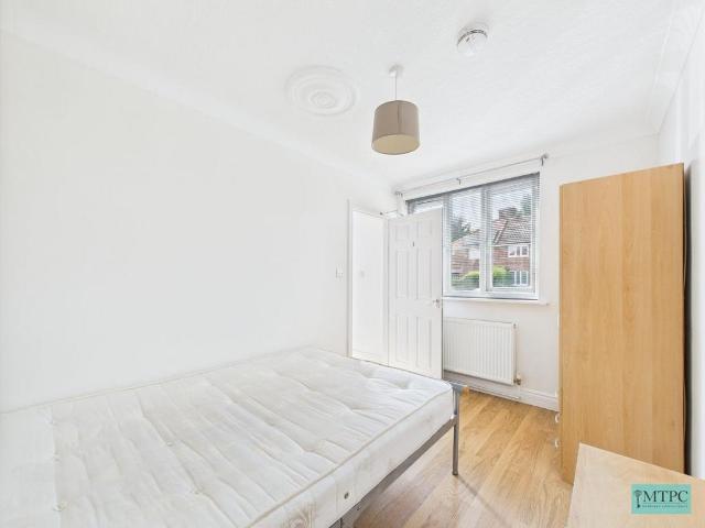 Room for rent in High Field, York