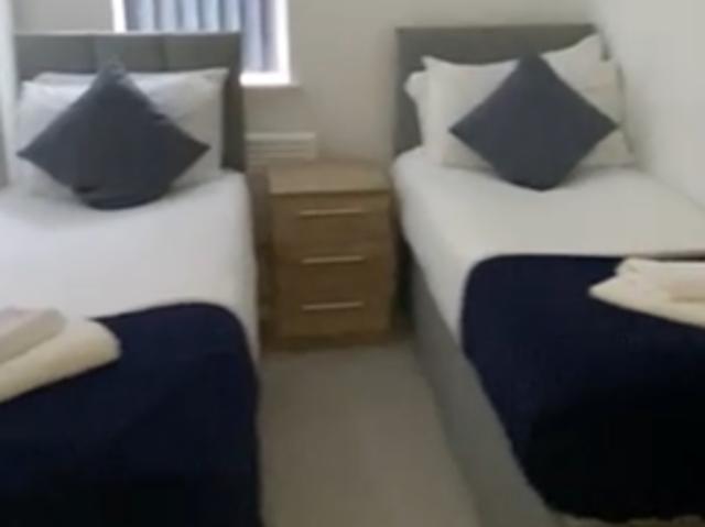 Room for rent in Heol-las, Surrey