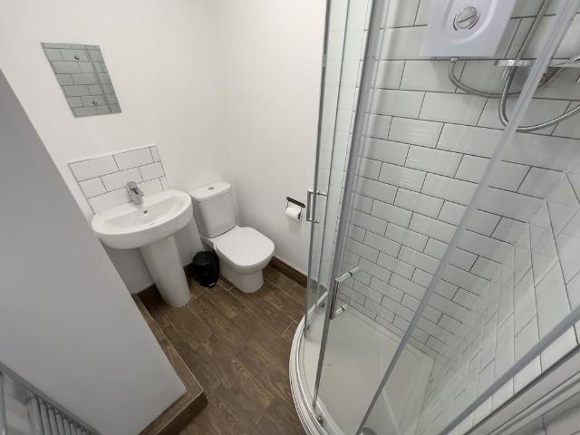 Room for rent in Kensington, Calderstones