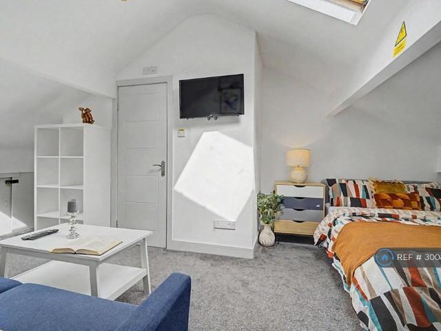 Room for rent in Lee Bank, Greater Manchester