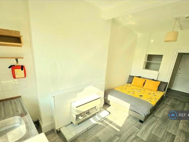 Room for rent in West Cliff, Isle Of Man