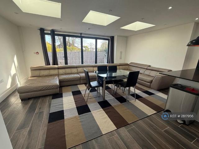 Room for rent in London Borough of Croydon, Shirley