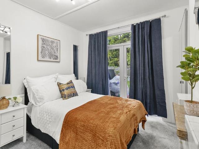 Room for rent in London Borough of Ealing, Cat Hill
