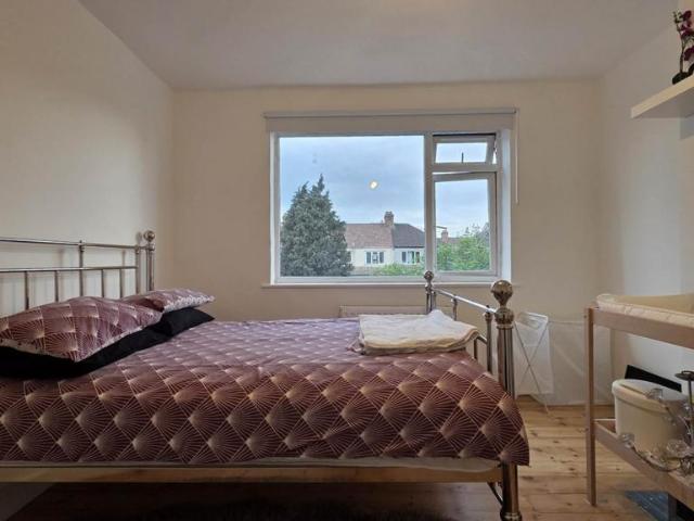 Room for rent in Loxford, Greater London