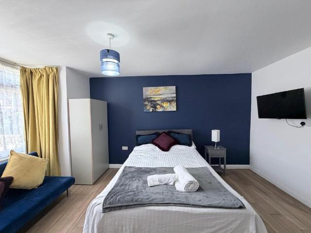 Room for rent in London Borough of Ealing, Greater London