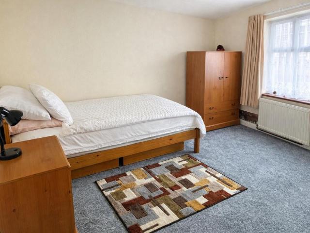 Room for rent in Strood