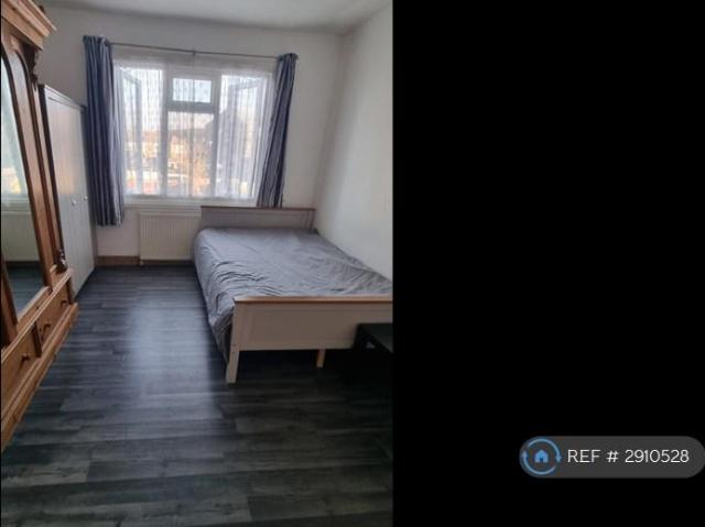 Room for rent in Highams Park, Greater London