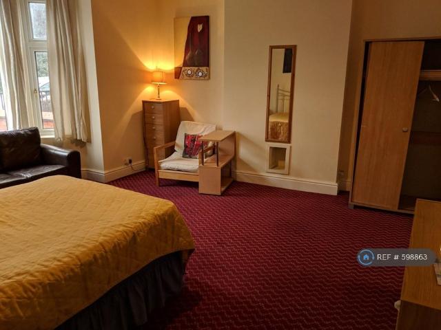 Room for rent in Northgate Village, Two Mills
