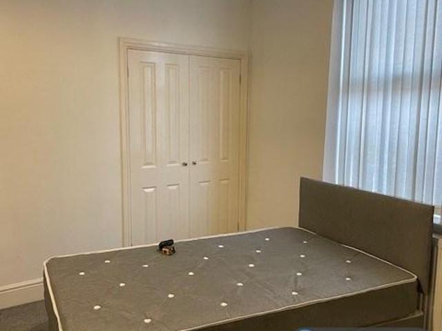 Room for rent in Barton upon Irwell, Salford