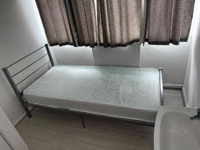 Room for rent in Vange, Essex