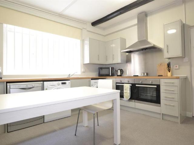 Room for rent in Kings Barton, Gloucester