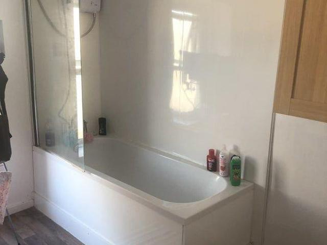 Room for rent in Ynysawdre, Tondu