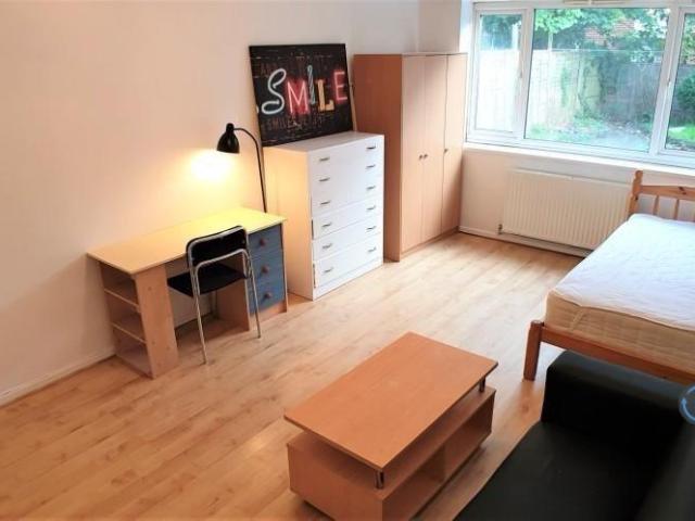Room for rent in Roehampton, Greater London