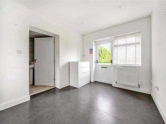 Room for rent in Red Hill, Surrey