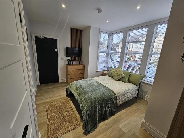 Room for rent in Kursaal Estate, Alton Barnes