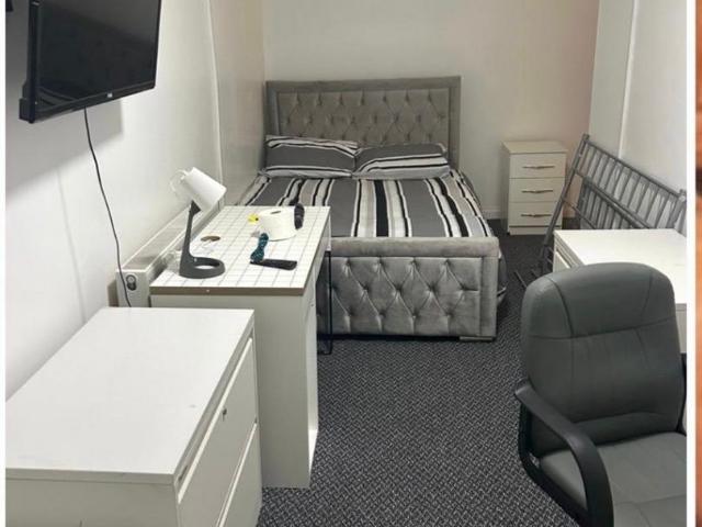 Room for rent in Stoneycroft, Calderstones