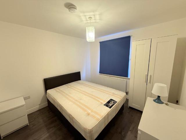 Room for rent in Mile End, Fordham Heath