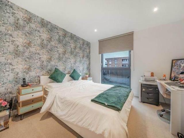 Room for rent in Lane, Greater London