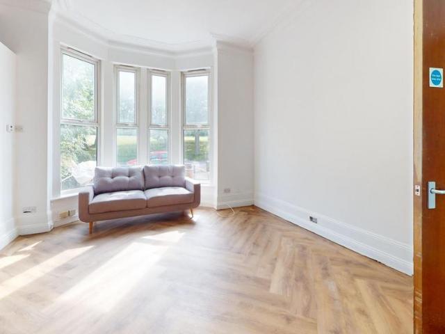 Room for rent in Hyde Park, West Yorkshire