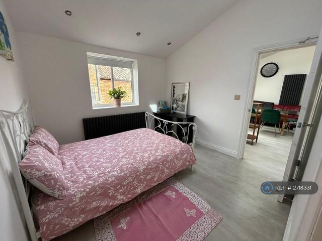 Room for rent in New Malden, Greater London